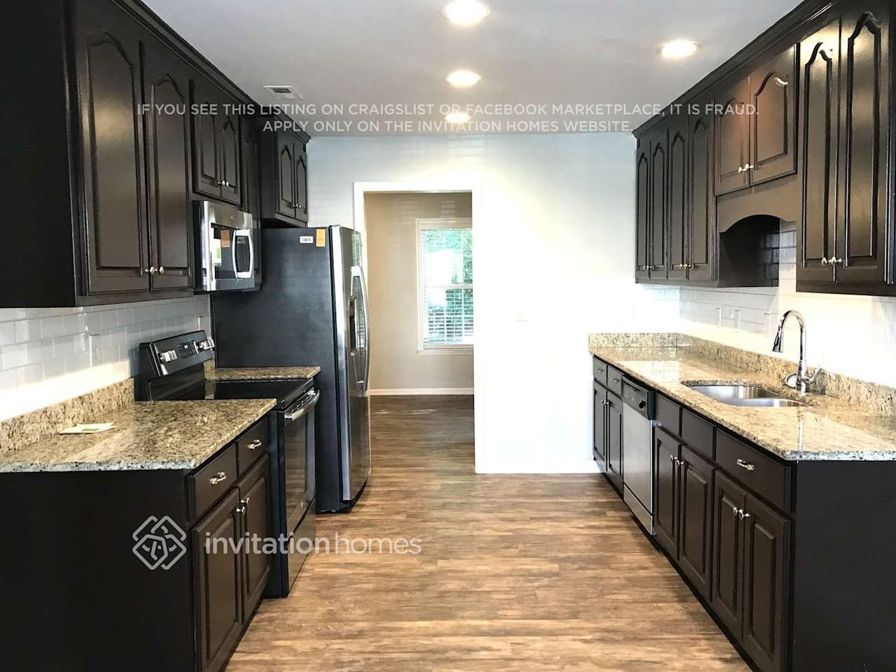 121 Blackthorne Ct - Photo 7 of 14