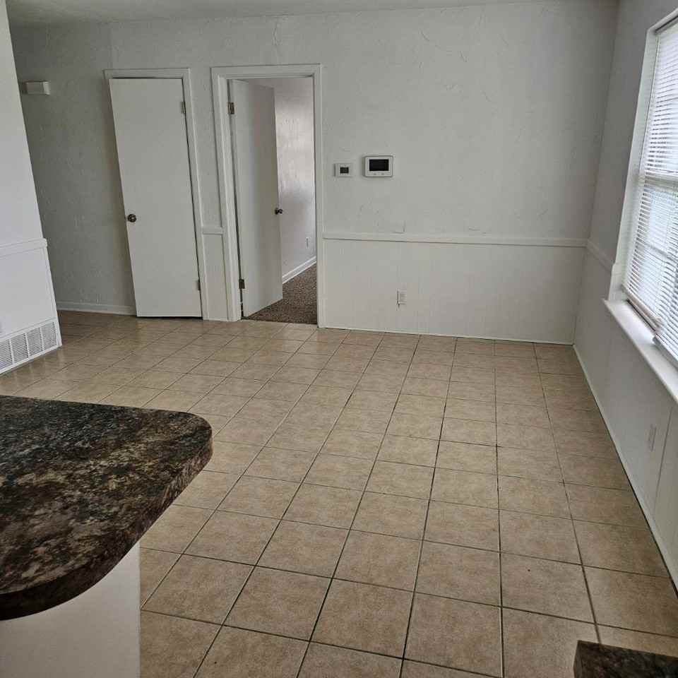 4006 Hooper Drive - Photo 3 of 9