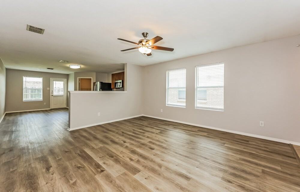 1104 Cottonwood Dr - Photo 5 of 16