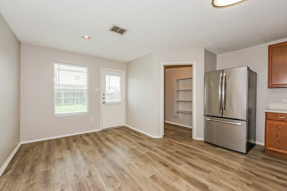 1104 Cottonwood Dr - Photo 6 of 16