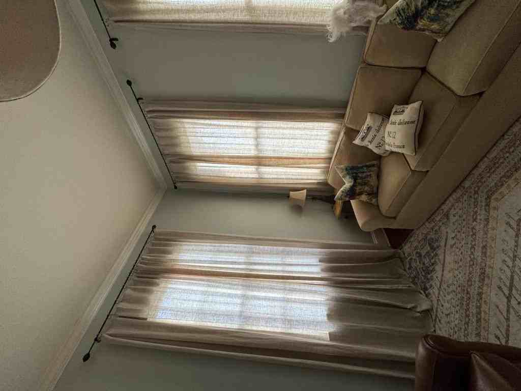 916 Jena St - Photo 4 of 18
