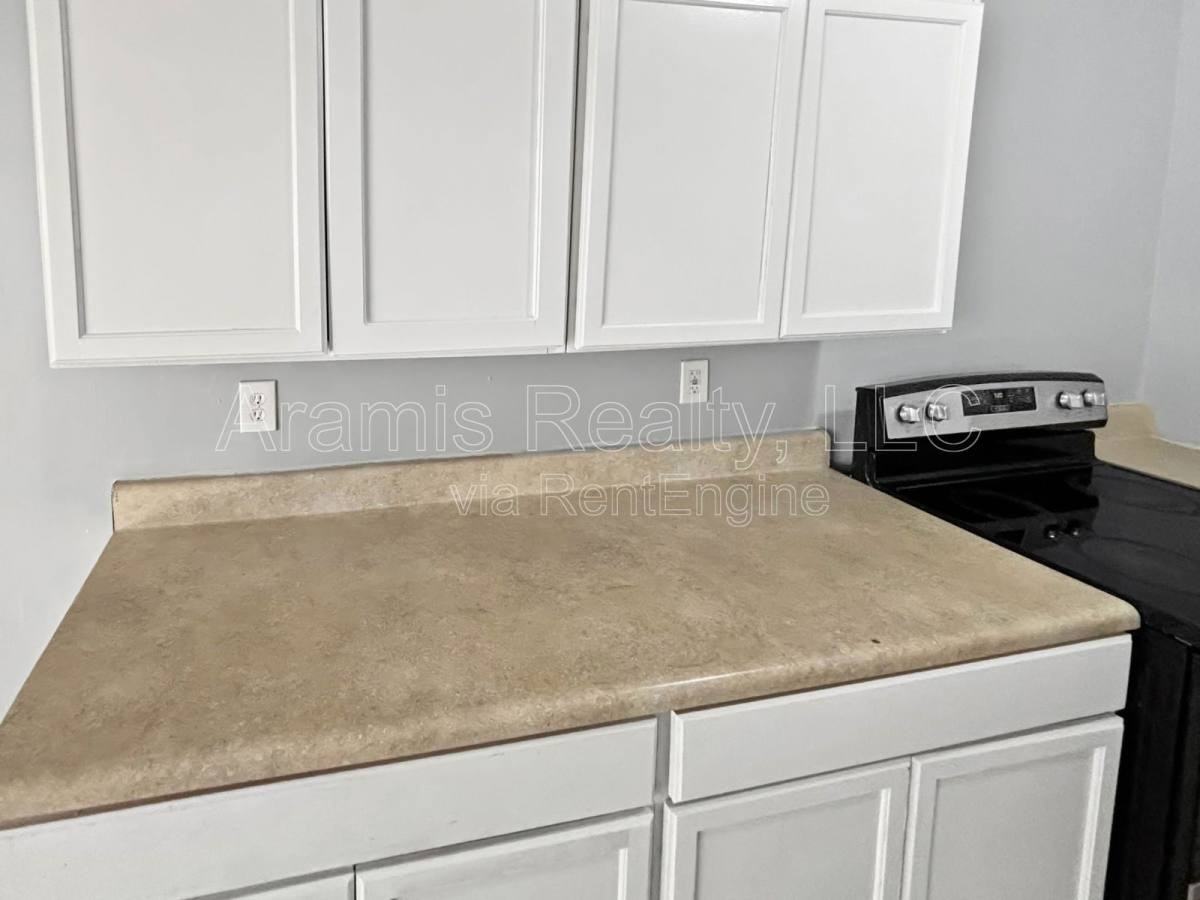 248 Rosser St Sw - Photo 3 of 9