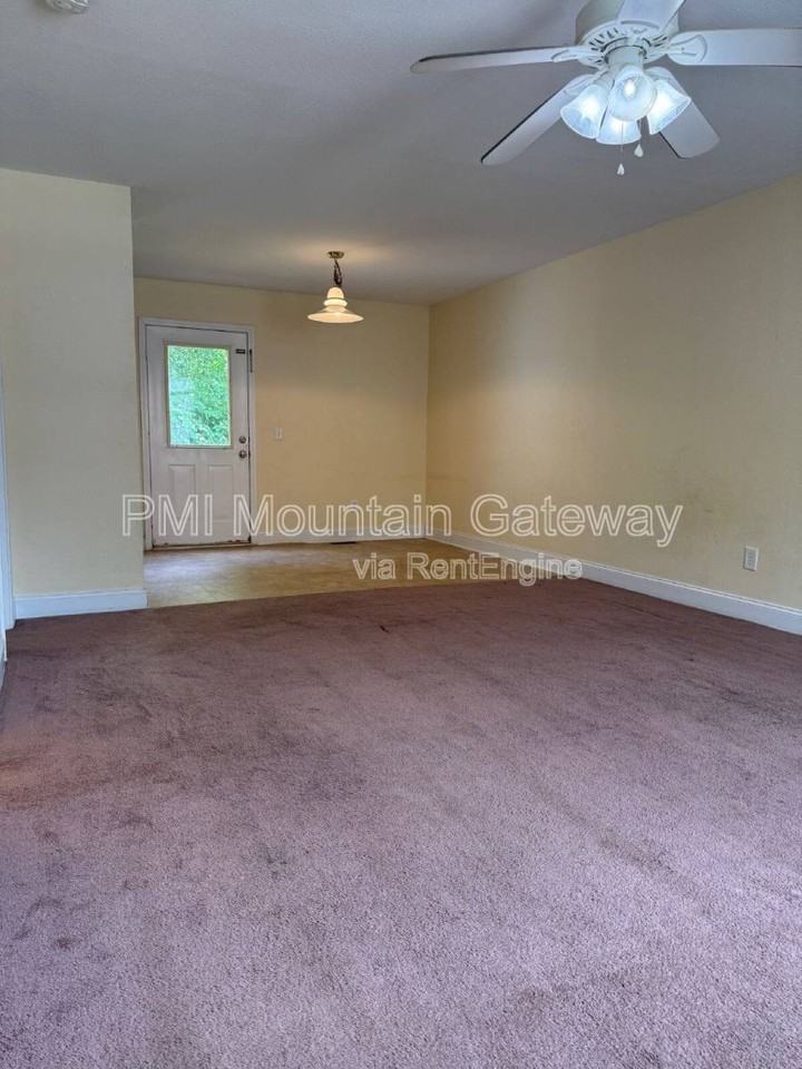 44 Cardinal Ct #C - Photo 2 of 10