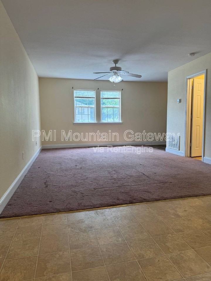 44 Cardinal Ct #C - Photo 3 of 10