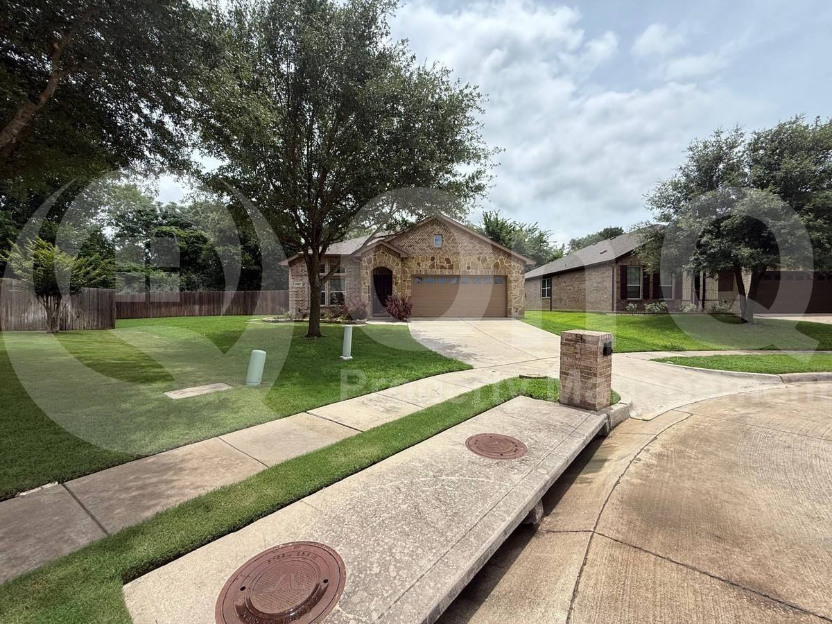 606 Corbin Dr - Photo 3 of 10