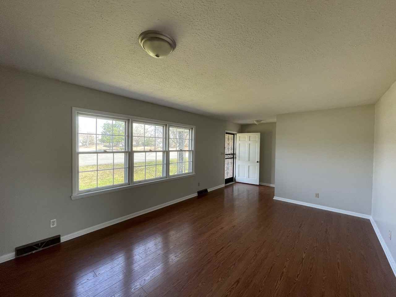 8413 Madison Pike - Photo 5 of 25