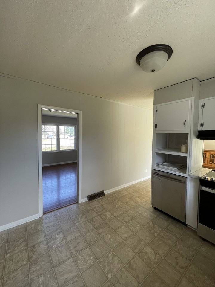 8413 Madison Pike - Photo 5 of 25