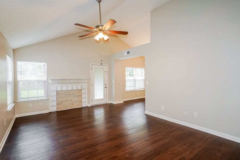 2729 River Bend Dr - Photo 4 of 17