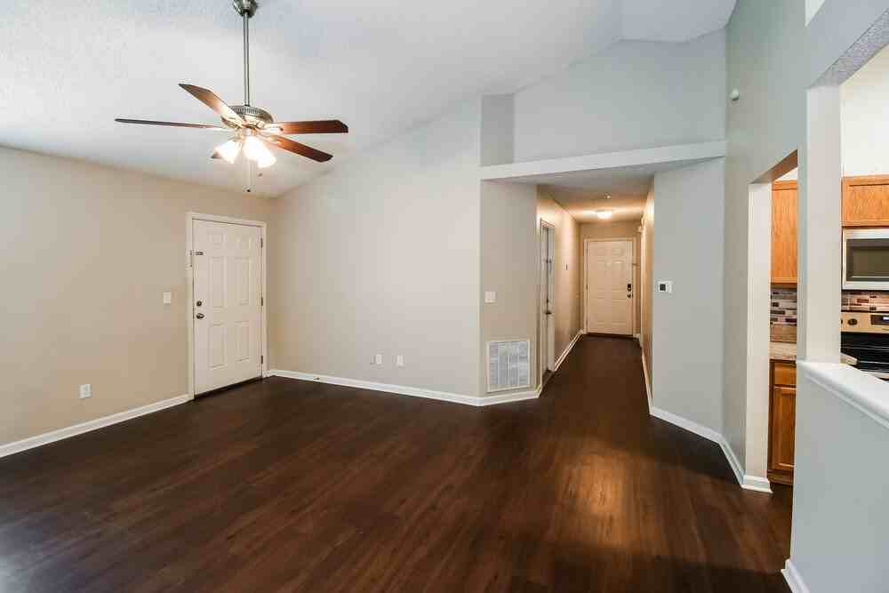 2041 Hunters Trace Cir - Photo 3 of 16