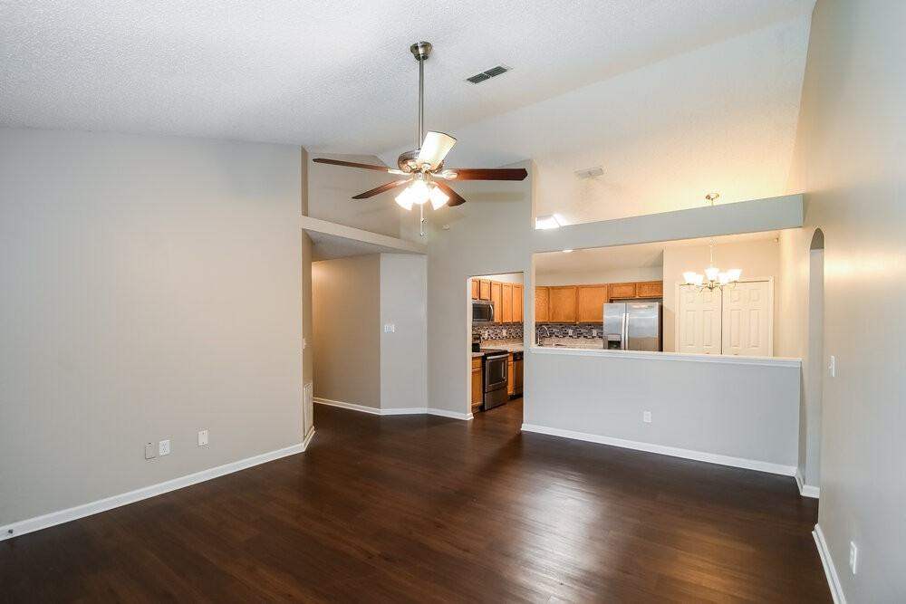 2041 Hunters Trace Cir - Photo 4 of 16