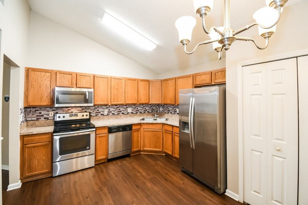 2041 Hunters Trace Cir - Photo 7 of 16