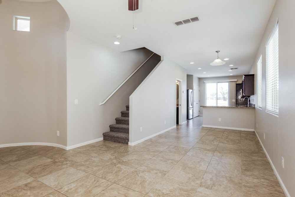 10320 W Devonshire Ave - Photo 4 of 17