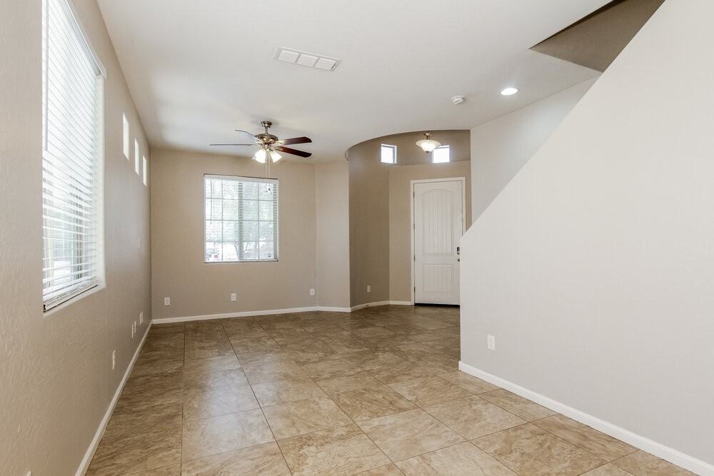 10320 W Devonshire Ave - Photo 5 of 17