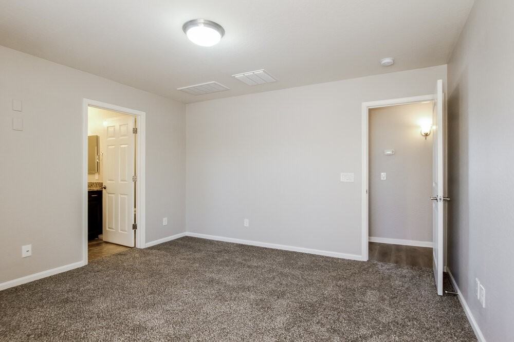10320 W Devonshire Ave - Photo 7 of 17