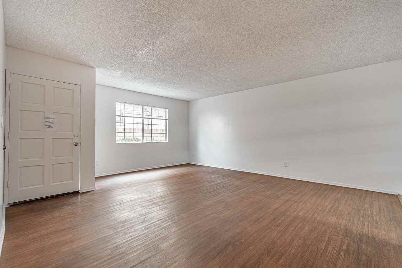 415 W Center St - Photo 7 of 15