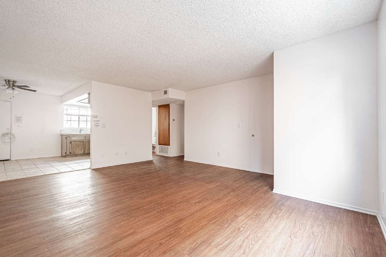 415 W Center St - Photo 2 of 15