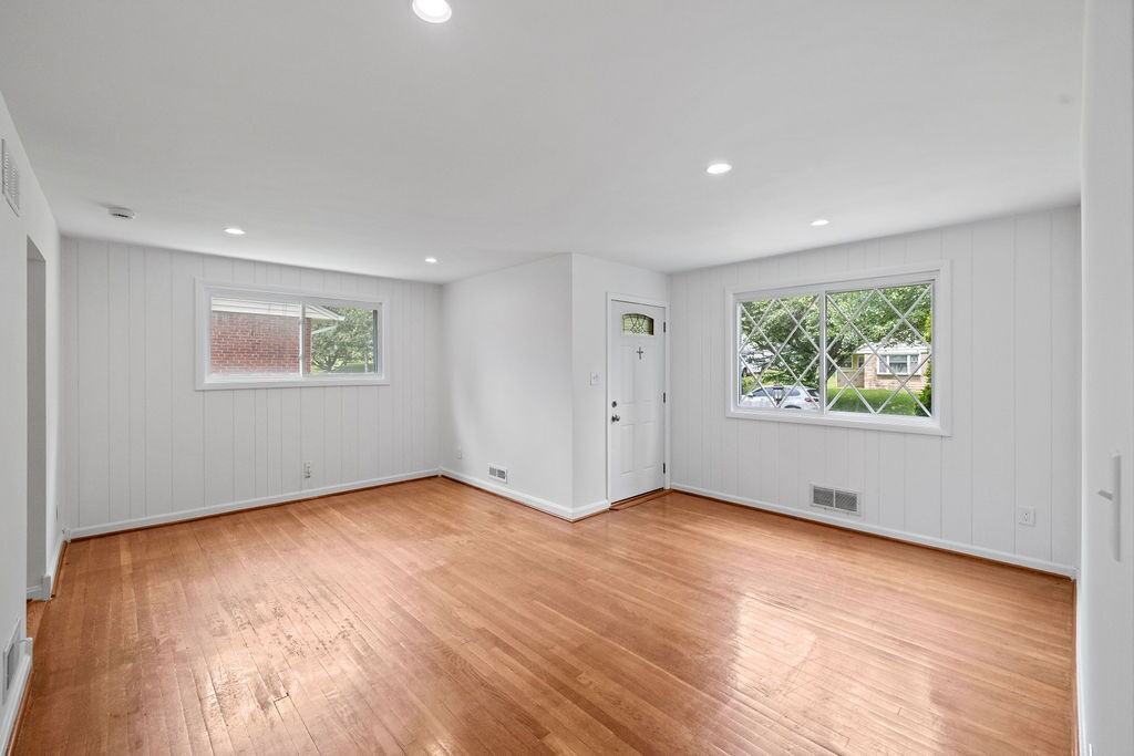 1207 Brooke Dr - Photo 2 of 15