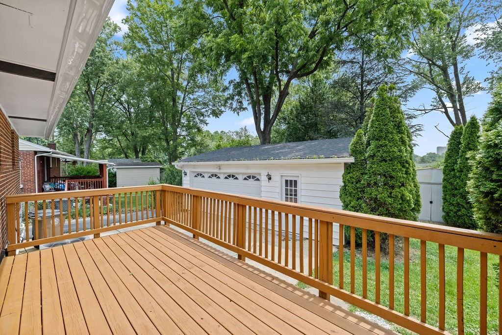 1207 Brooke Dr - Photo 4 of 15