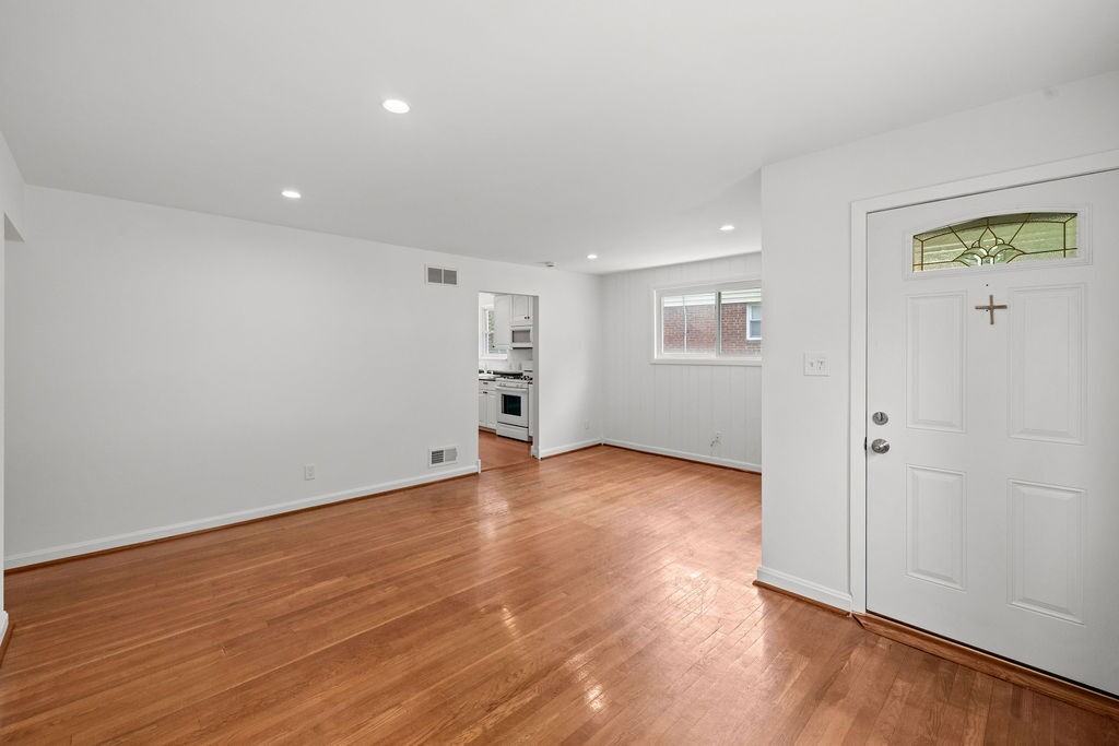 1207 Brooke Dr - Photo 5 of 15
