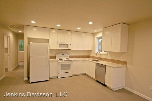12559 NE Schuyler St - Photo 2 of 10