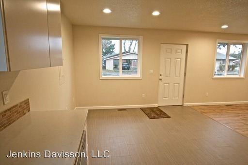 12559 NE Schuyler St - Photo 3 of 10