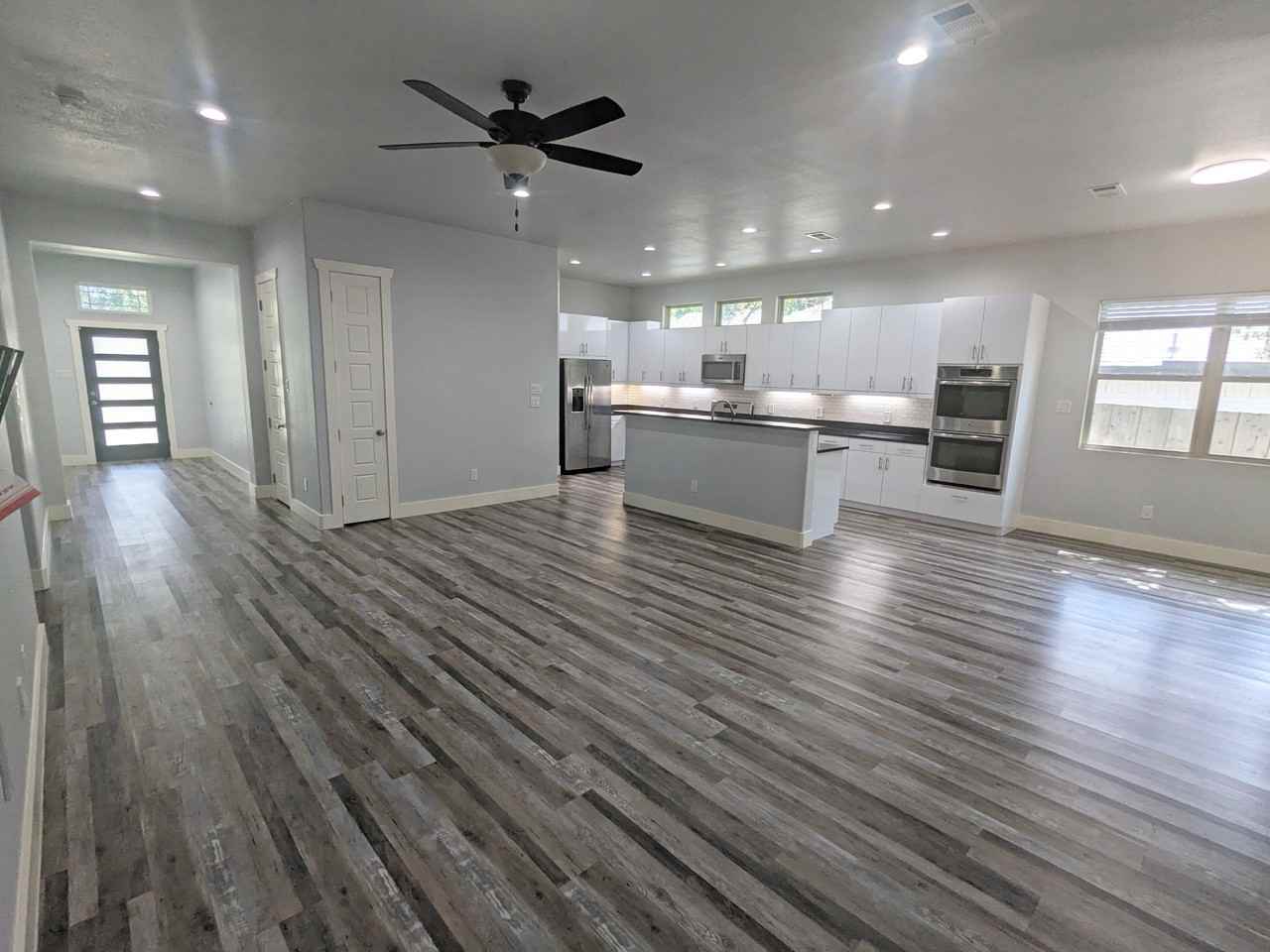 1823 Newport Ave #NA - Photo 3 of 18