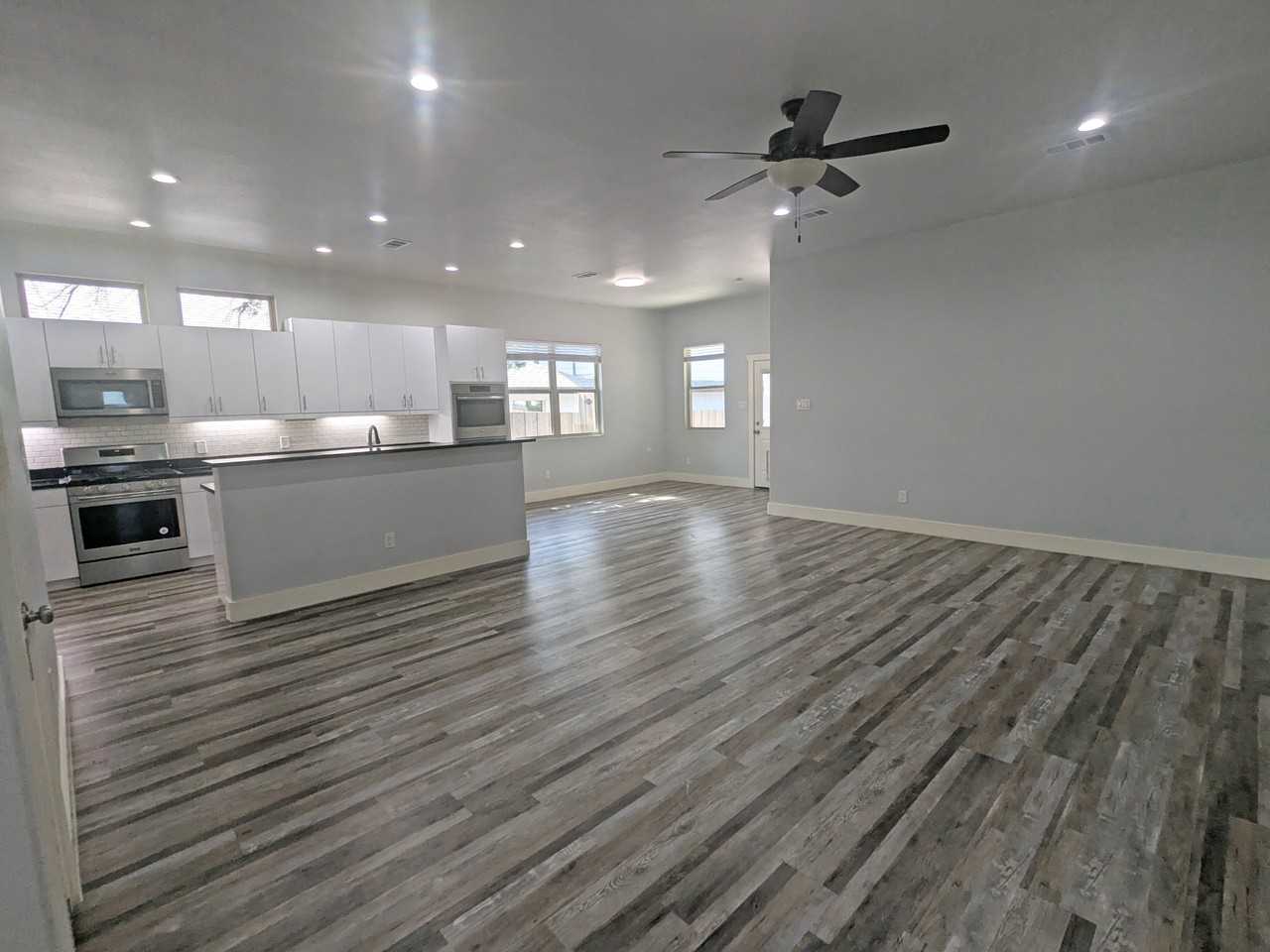 1823 Newport Ave #NA - Photo 4 of 18