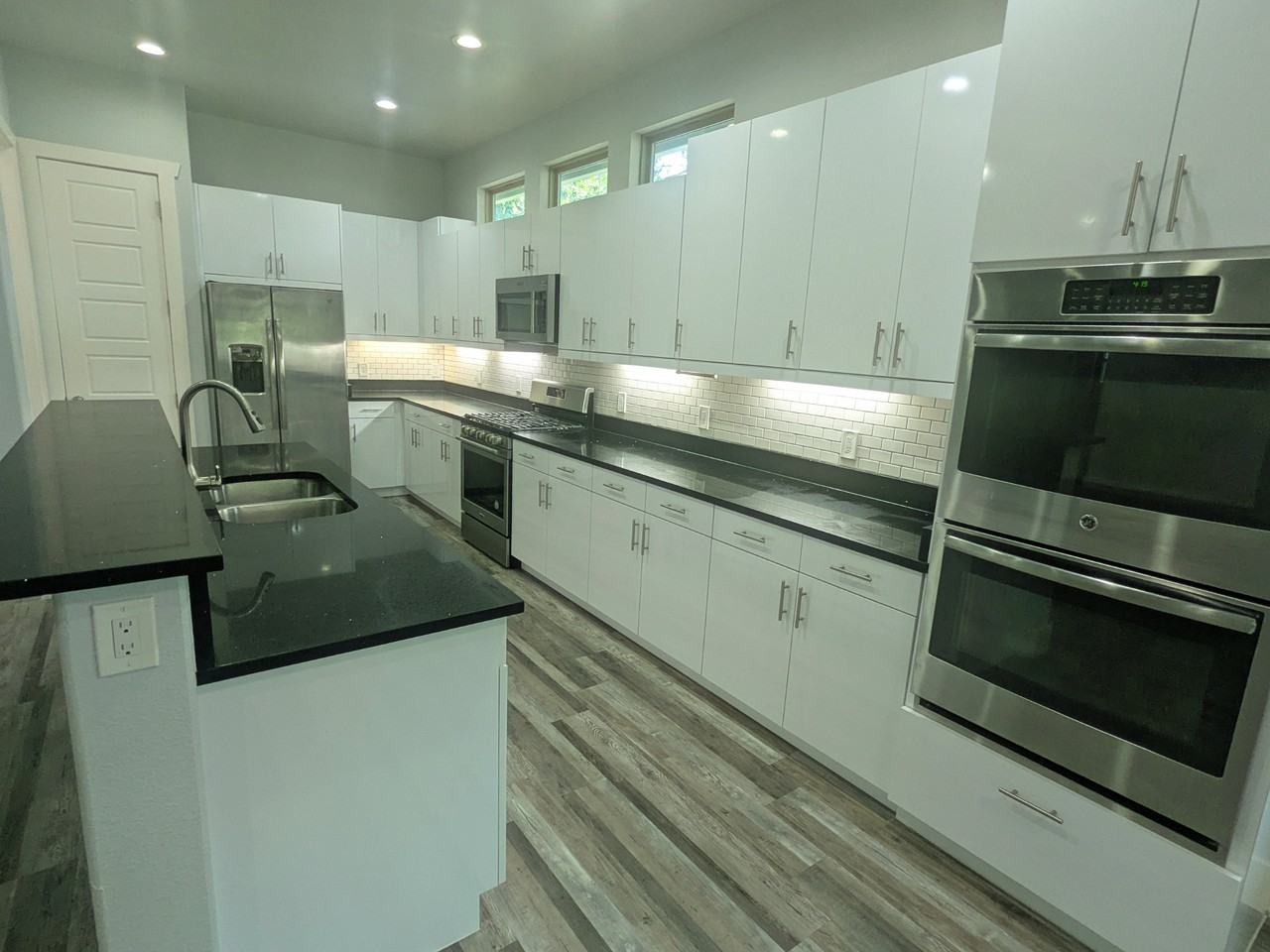 1823 Newport Ave #NA - Photo 6 of 18