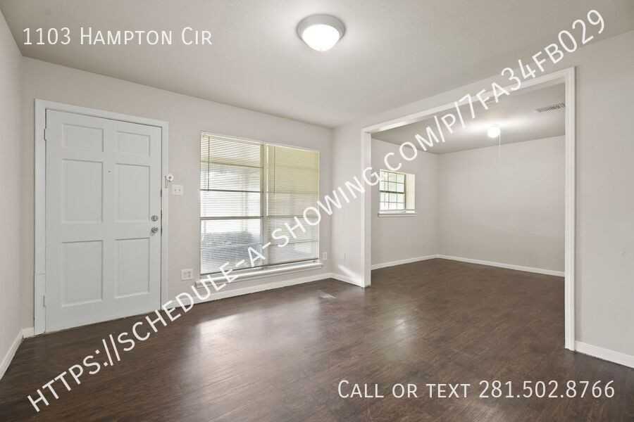 1103 Hampton Cir - Photo 2 of 12