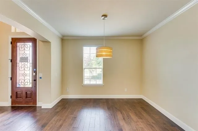 1018 Blanco Dr - Photo 3 of 20