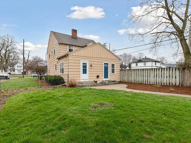 142 East Ave N #142 - Photo 3 of 20