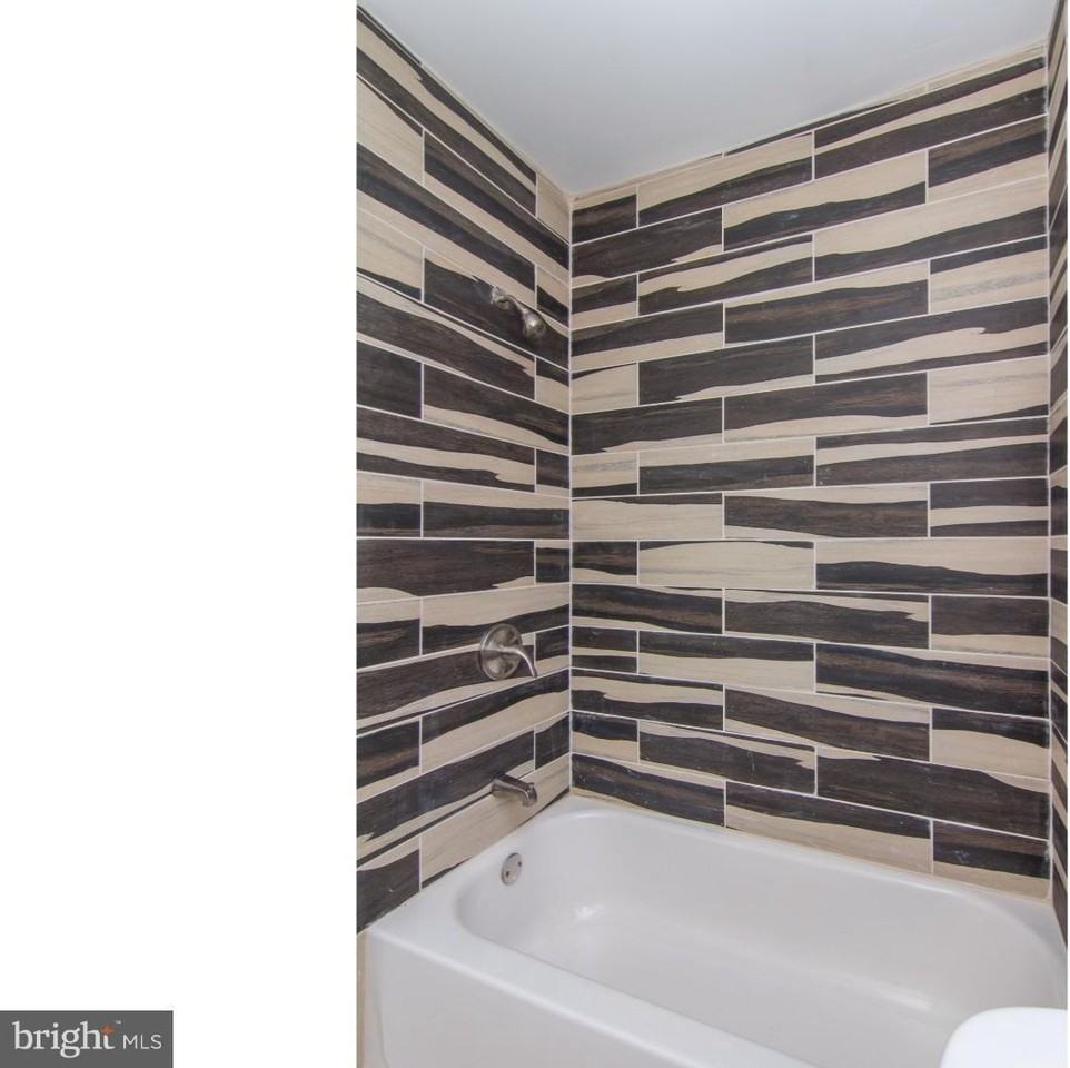 1122 Second Avenue - Photo 3 of 7