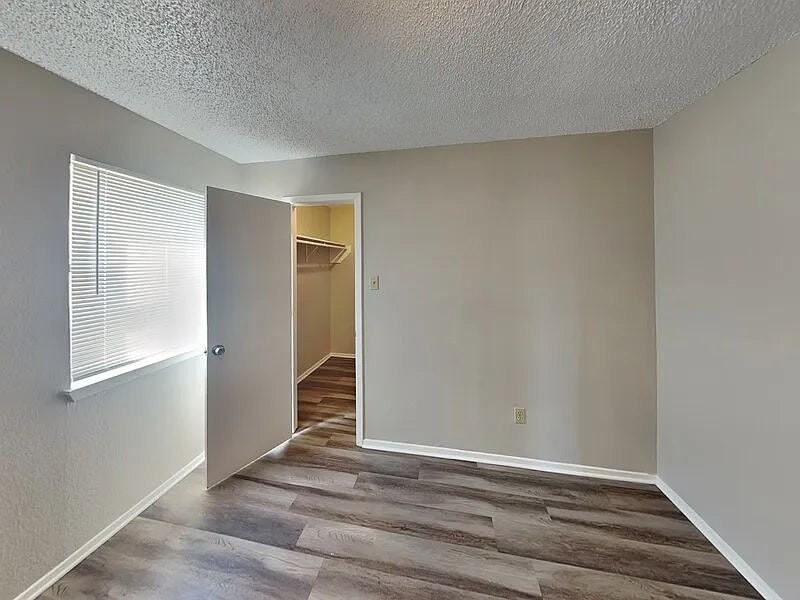 612 Race Street, Unit D - Photo 3 of 8