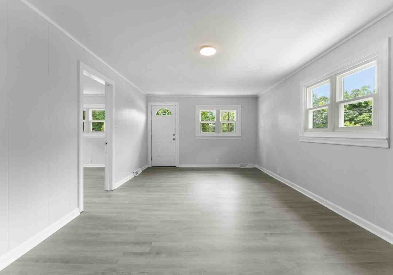 901 Skyland St - Photo 3 of 13