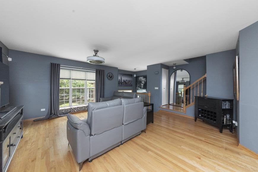 18839 S Vanderbilt Dr - Photo 3 of 10