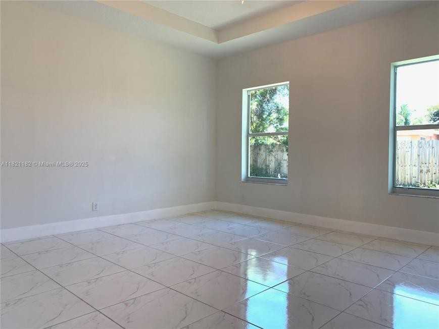 4604 Sw 31st Dr - Photo 3 of 10