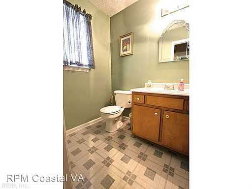 11 Colonial Pl - Photo 2 of 20