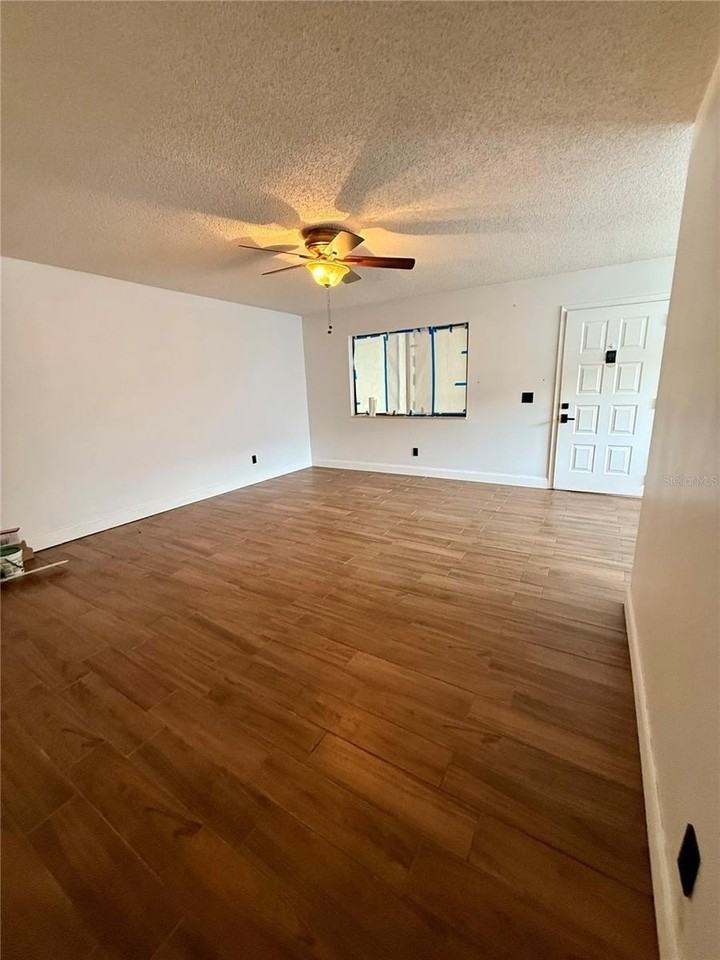 2329 Oak Park Way #204 - Photo 4 of 10