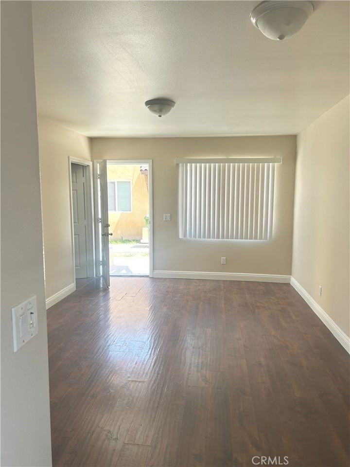 626 W 59th Pl - Photo 4 of 10