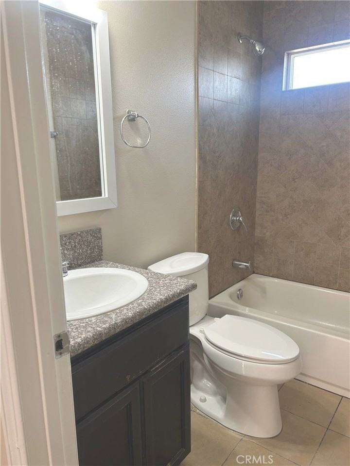 626 W 59th Pl - Photo 6 of 10