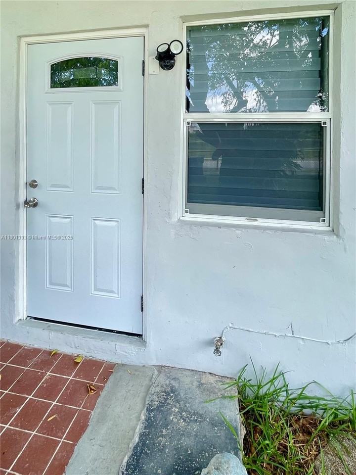 26741 Sw 139th Ave - Photo 2 of 8