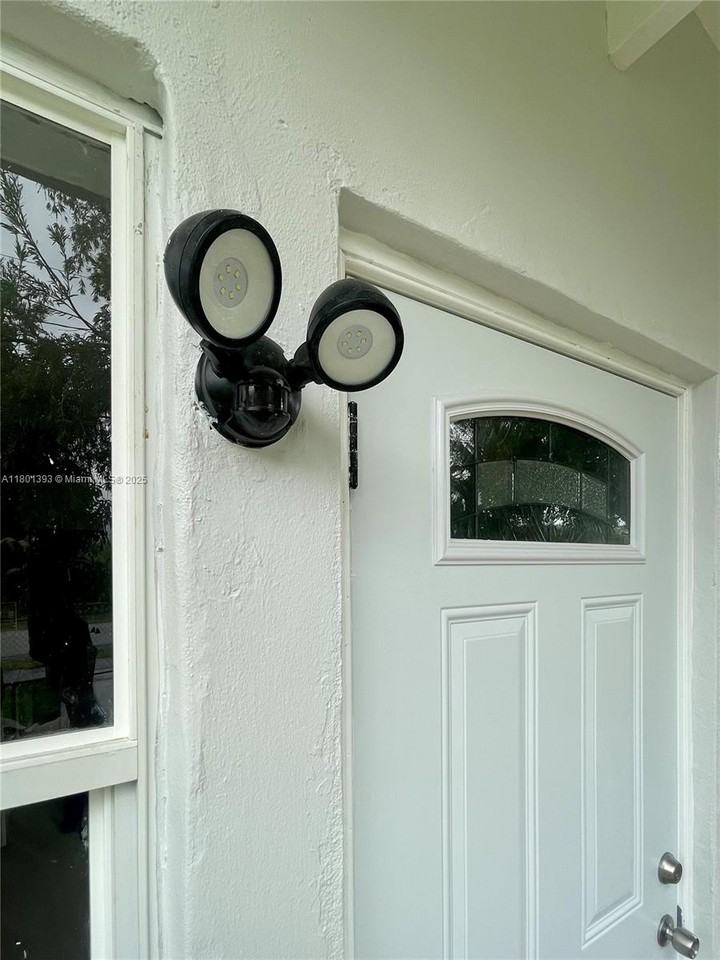 26741 Sw 139th Ave - Photo 3 of 8