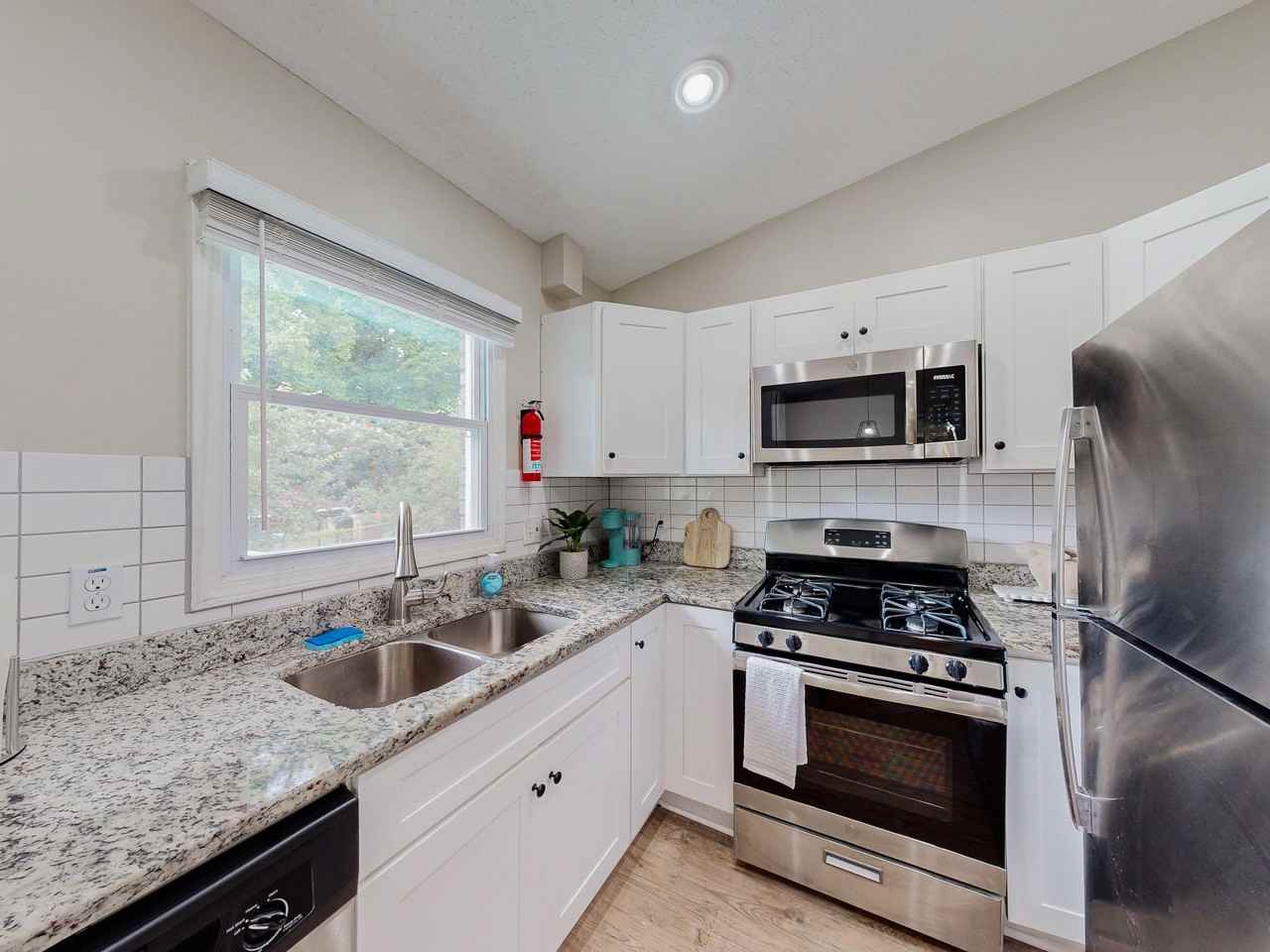 Bunny Ln - Photo 4 of 13