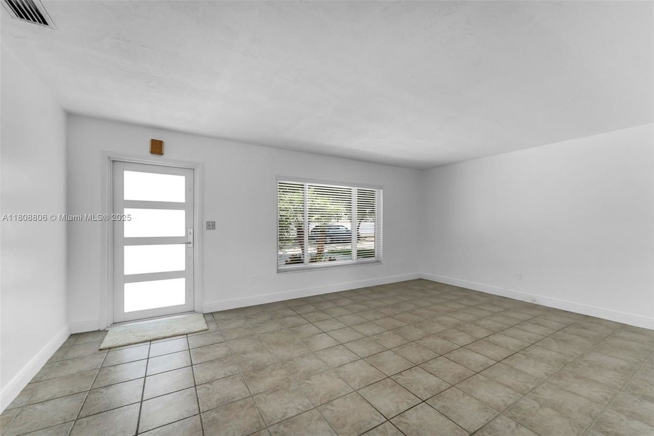 12520 Sw 106th St - Photo 2 of 6