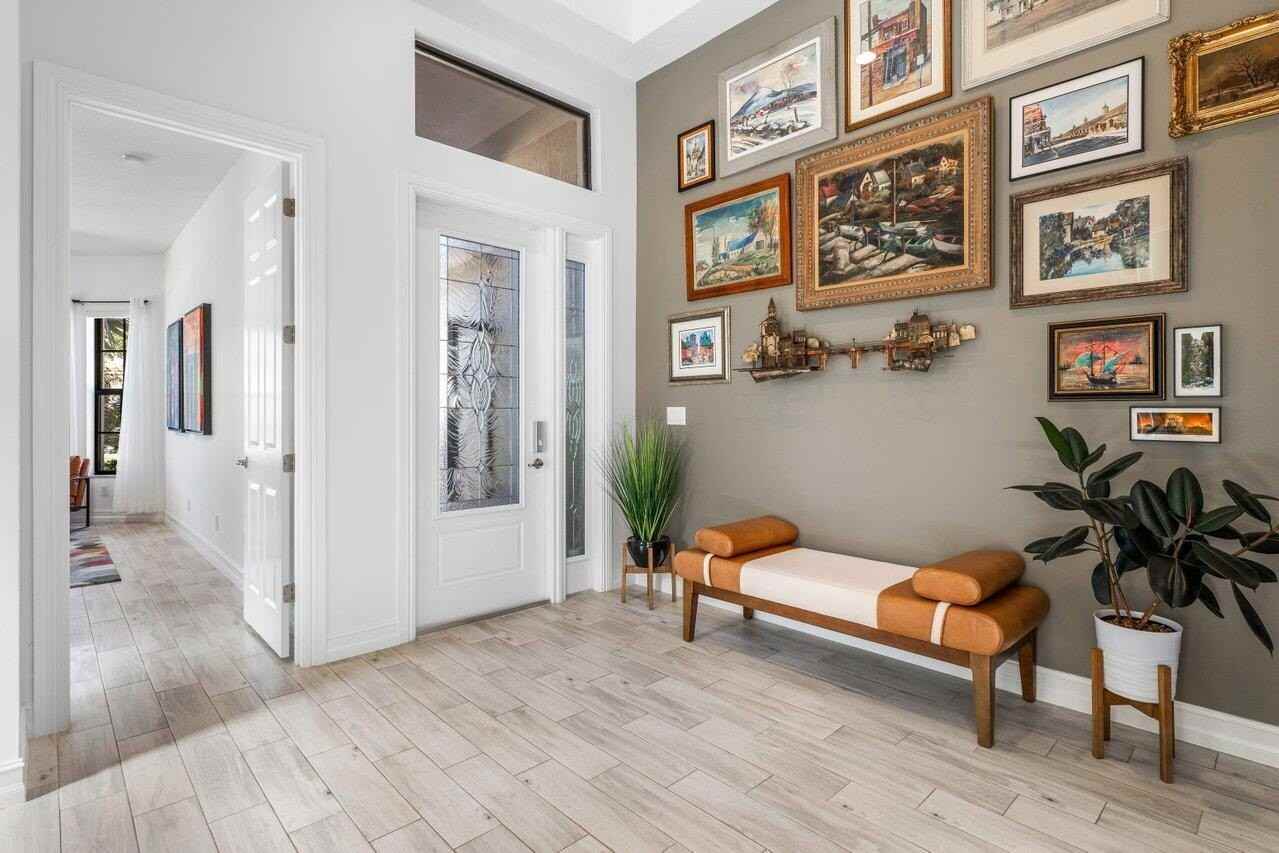 11856 Leon Cir N - Photo 5 of 44