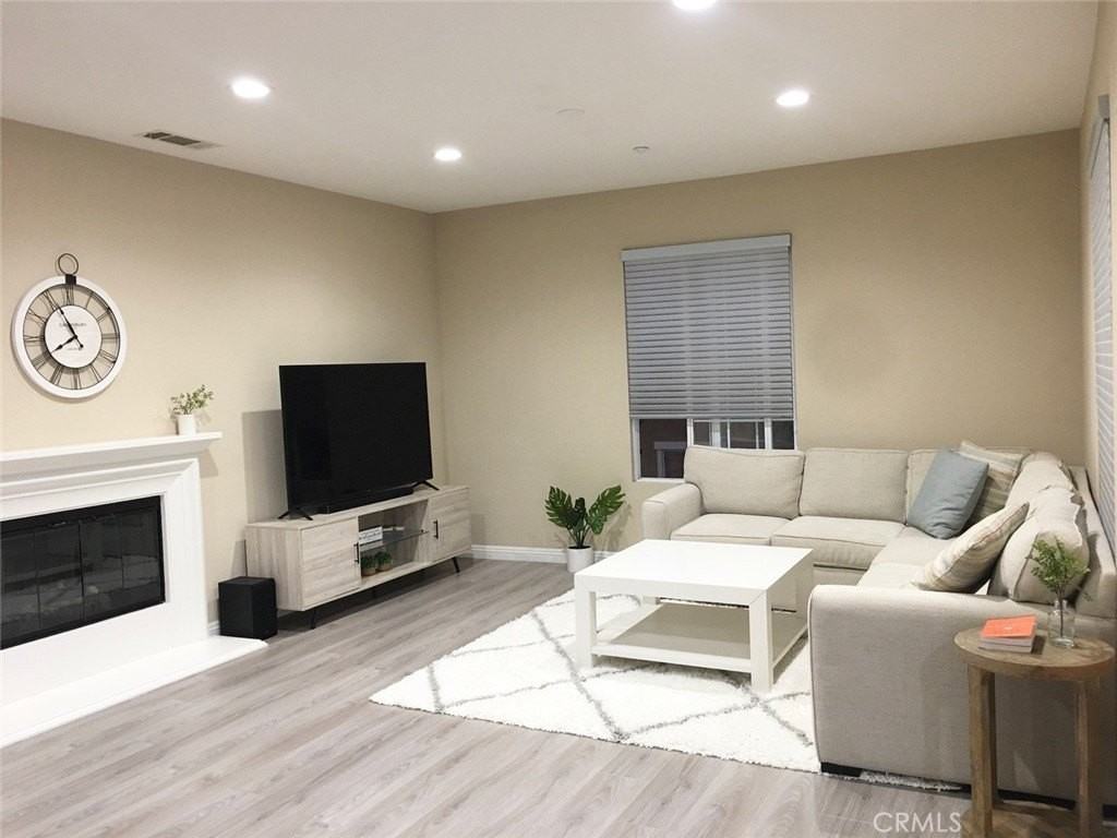 2264 Andrews Dr - Photo 2 of 6