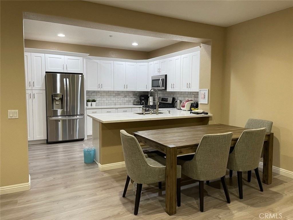 2264 Andrews Dr - Photo 3 of 6