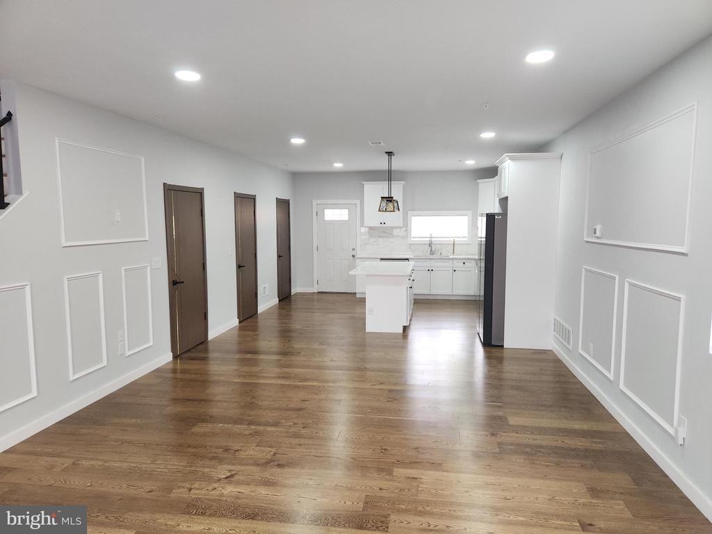 1214 Roosevelt Dr - Photo 3 of 22