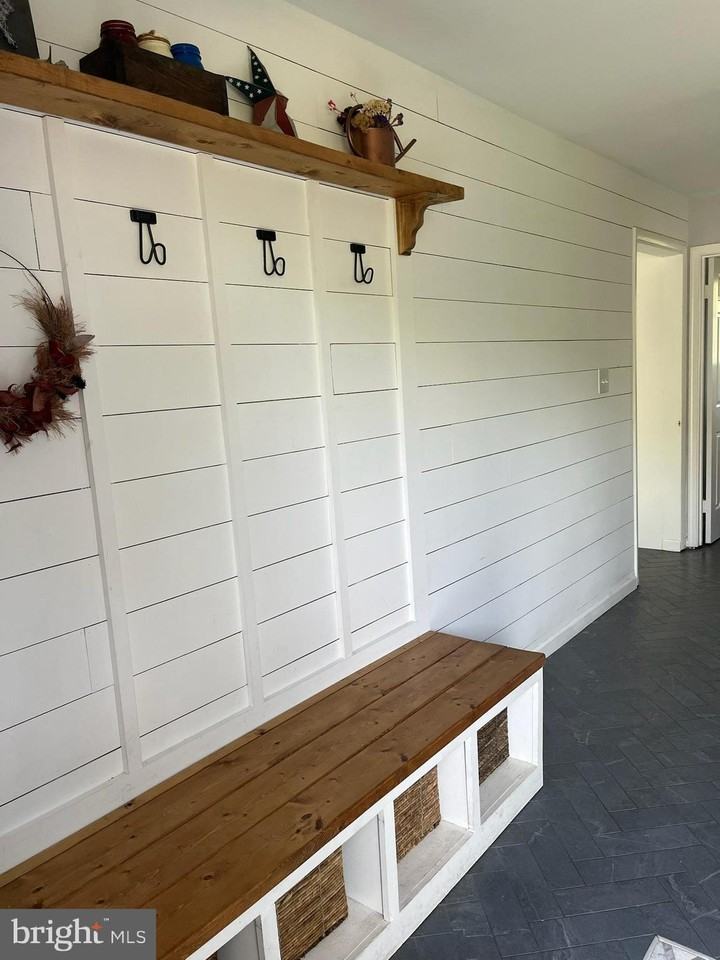 10162 Yorktown Way - Photo 2 of 31