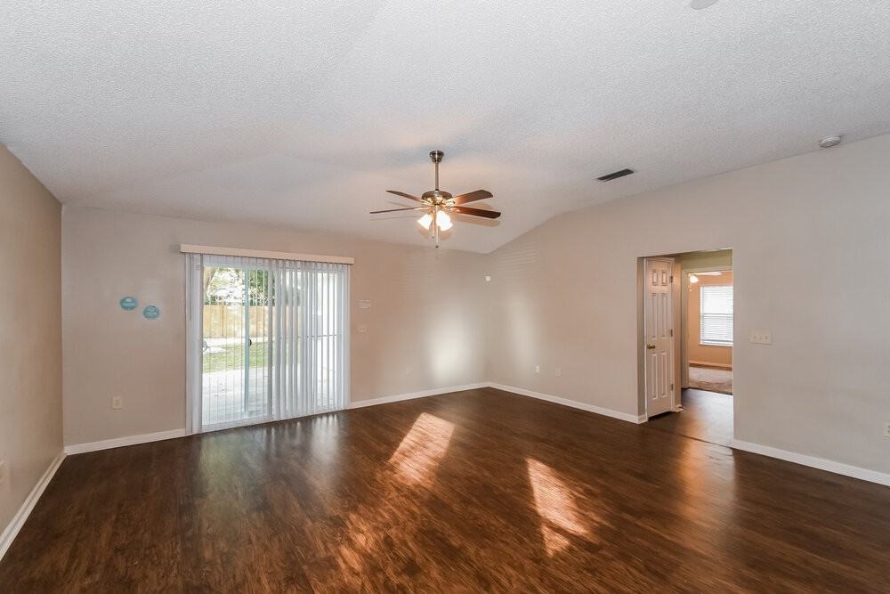 590 Chancellor Dr W - Photo 3 of 16